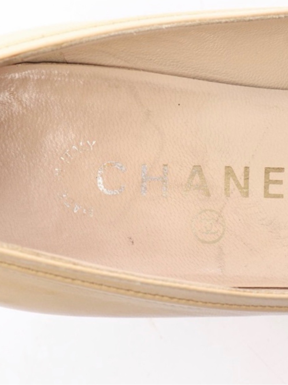 CHANEL Cream Pointed-Toe Leather Pumps with Bow and Gold CC - Picture 3 of 11
